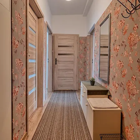 - Balcony, Workspace - By Rentujemy Lägenhet